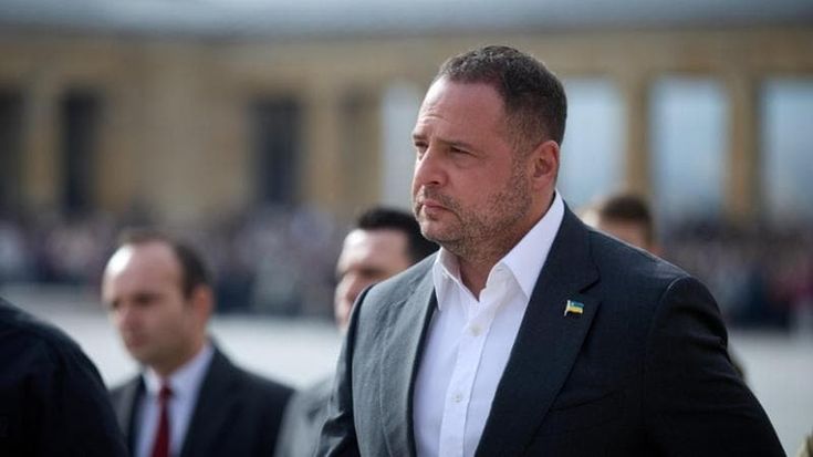 Scandalo corruzione in Ucraina: si dimette Yermak, il braccio destro di Zelensky