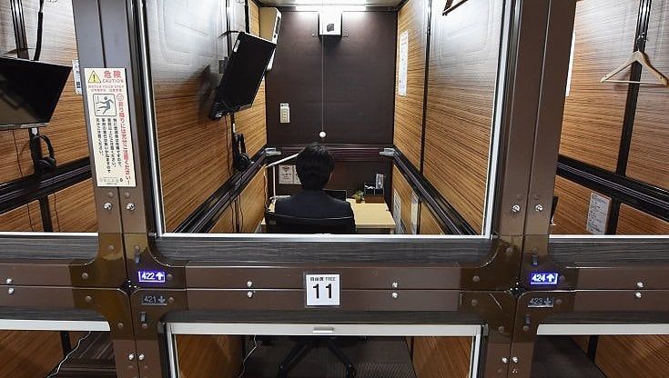 Tokyo, da microalbergo a centrale di coworking: la metamorfosi del capsule hotel