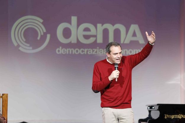 Il sindaco de Magistris inaugura l'Agorà di Dema