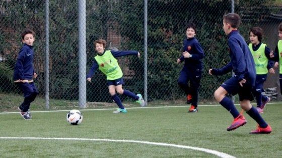 "Calcio insieme" a ragazzi con sindrome dello spettro autistico: la AS Roma scende in campo