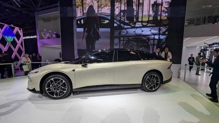 Auto cinesi, 7 italiani su 10 pronti ad acquistarle. Ma solo se non superano i 30 mila euro