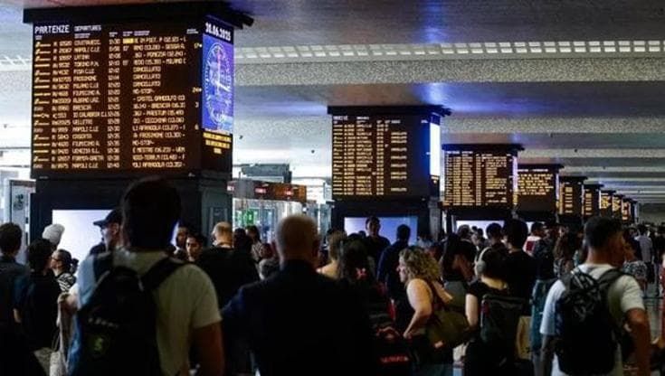 Ritardi dei treni, i giorni perduti e i dati di Salvini che addolciscono la realtà
