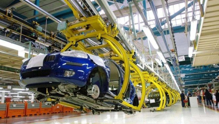 Auto, la produzione in Italia è scesa del 12,4% nel 2020