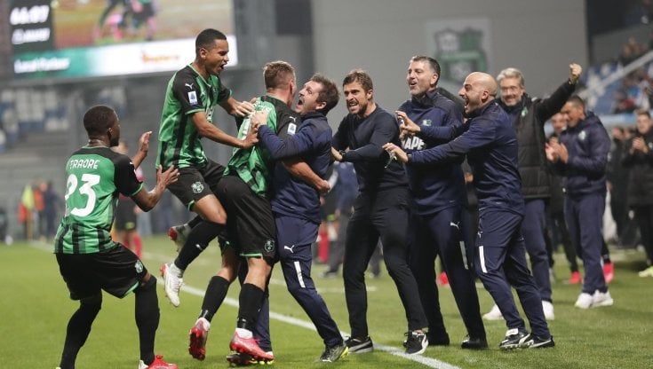 Sassuolo-Venezia 3-1: Okereke illude i lagunari, ma Berardi e Frattesi rilanciano gli emiliani
