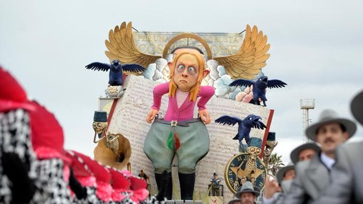 Viareggio, trionfa la satira al Carnevale di cartapesta