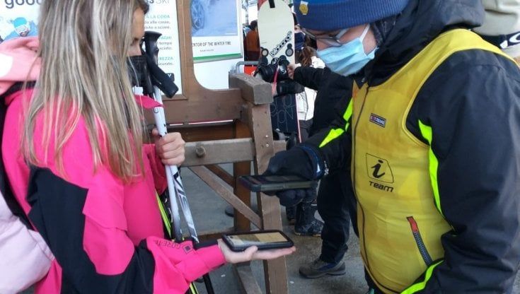 Il popolo del Sì ski-pass torna ad affollare le piste: “Uno slalom di regole"