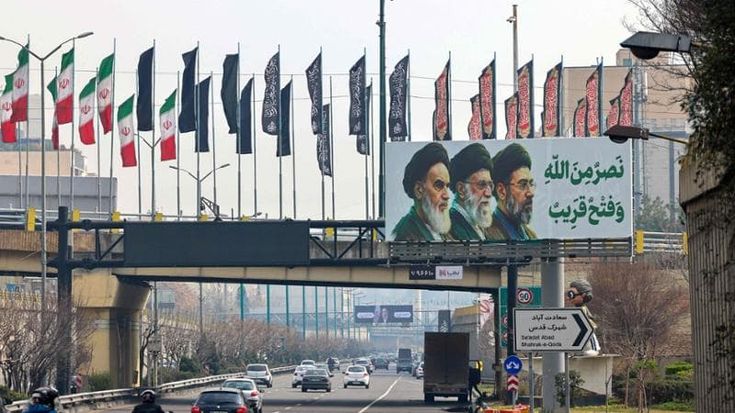 Segnalazioni di cittadini e chiamate del Mossad ai basij: così funziona la caccia all’uomo in Iran