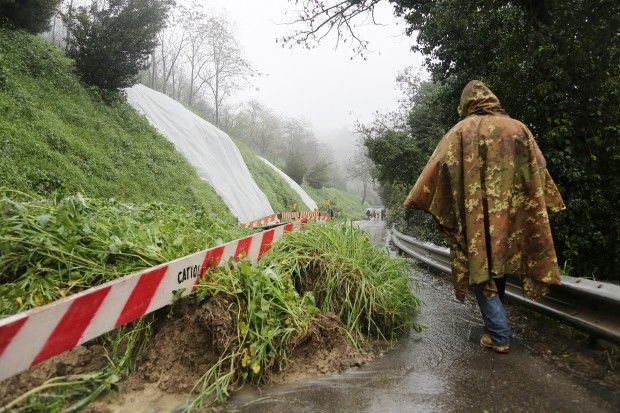 Frane, disagi anche a Bologna