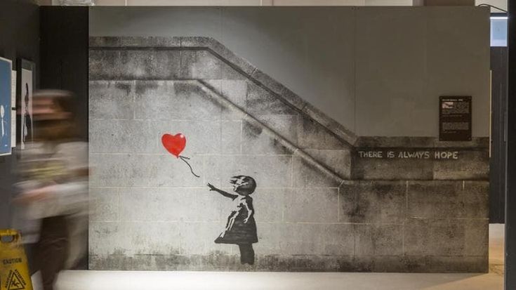 “The World of Banksy” all’Arena Flegrea: la mostra dedicata all’artista senza volto