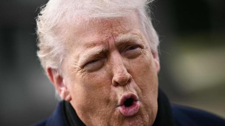 La guerra dello champagne: Trump moltiplica i dazi per vendicarsi di Macron