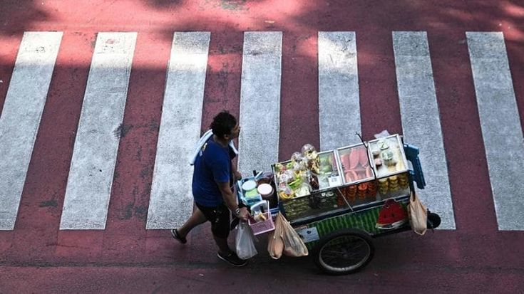 Bankgok, stretta sullo street food. “Mercati permanenti al posto degli ambulanti”. Fine di un’era