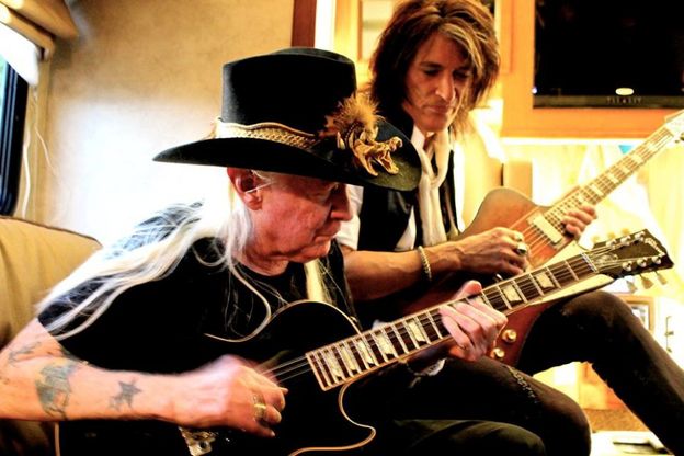 Johnny Winter, addio alla chitarra affilata del rock blues