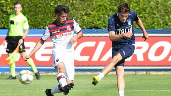 Fiorentina, il futuro di Chiesa tra telefonate e messaggi