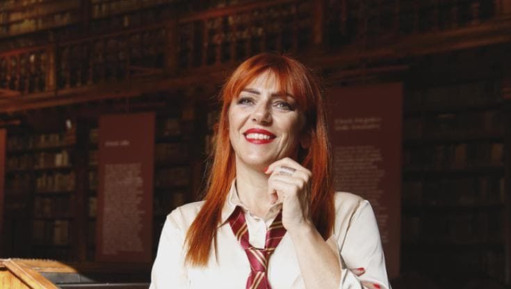 Gabriella Greison: “La fisica è una storia corale non un monologo maschile. E io la porto a teatro”