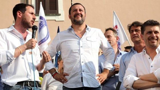 Salvini shock: "Censimento sui rom, quelli italiani purtroppo ce li dobbiamo tenere". Scontro nel governo, Di Maio: "Incostituzionale"