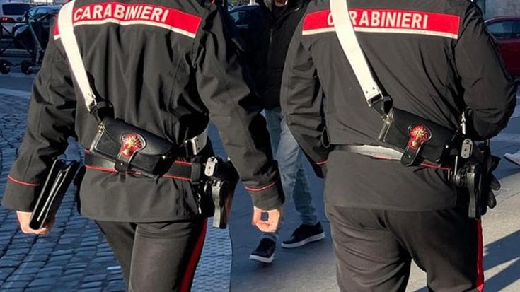 Sequestrata dai genitori per la relazione con un ragazzo trans: “Otto mesi di terrore e botte”