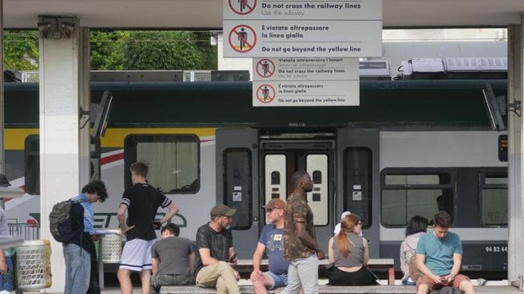 Cancellazioni e ritardi, il giorno nero del rientro per i pendolari Trenord
