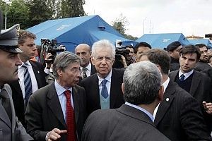 Monti: "Cittadini, abbiate fiducia"<br />Errani: "Non vi lasceremo soli"