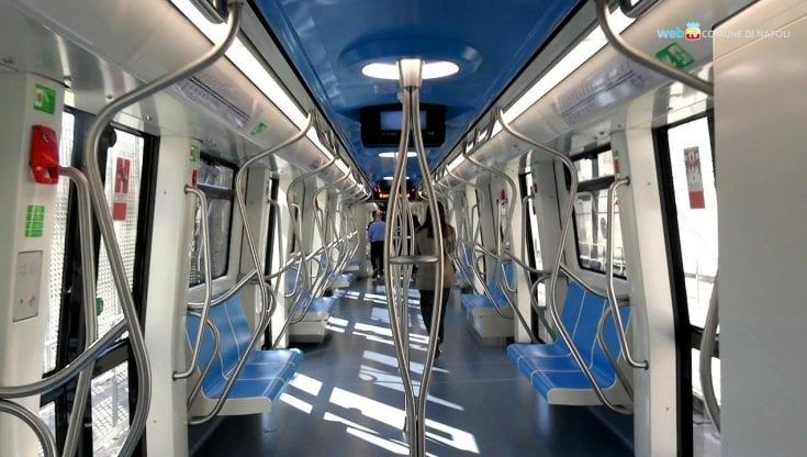 Metropolitana Napoli, il nuovo treno è già fermo in officina: "Intervenga il costruttore"