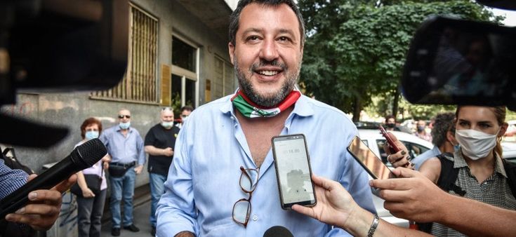 Giù la festa