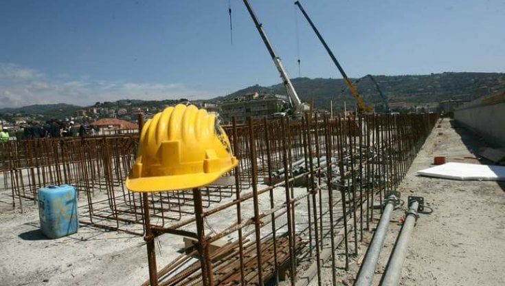 Morti sul lavoro, osservatorio indipendente: nel 2021 contate 1404 vittime. "In 14 anni non c'è stato alcun miglioramento"