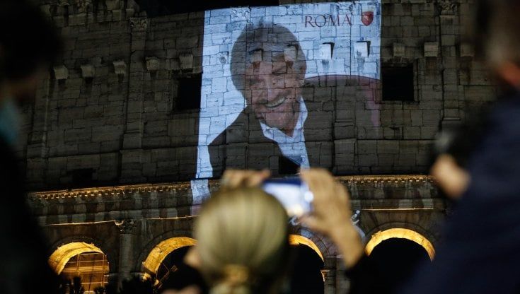 Morte di Gigi Proietti, quella mandrakata a colori che fotografò un’epoca