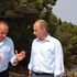 I novant'anni di Berlusconi. Figli e amici a Villa Certosa e una maxi torta tricolore a Napoli