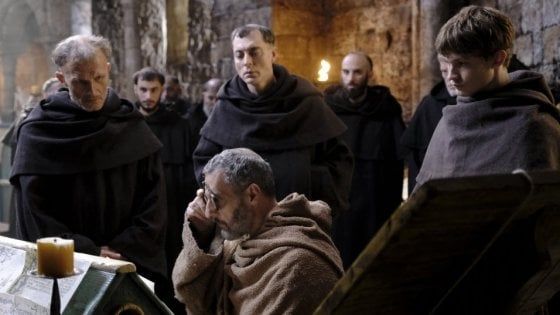 Ascolti tv, 'L'Isola dei famosi' fa più share del 'Nome della rosa'