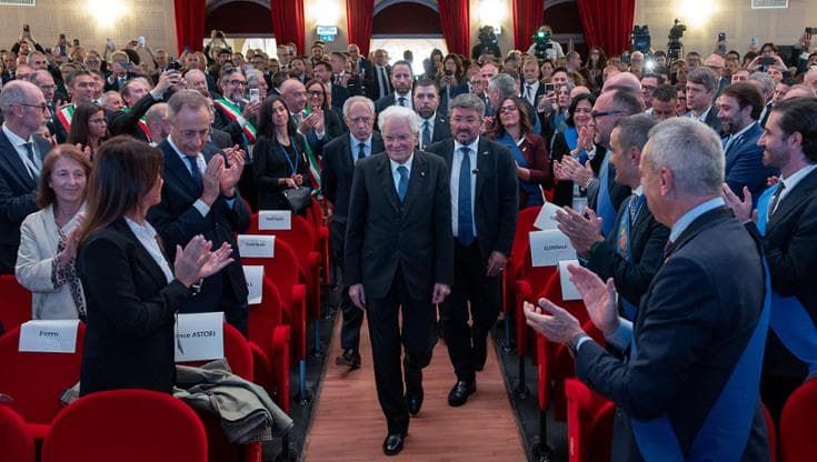 Mattarella: “Solidarietà alle forze dell’ordine, va capito da dove emergono violenze inaccettabili”