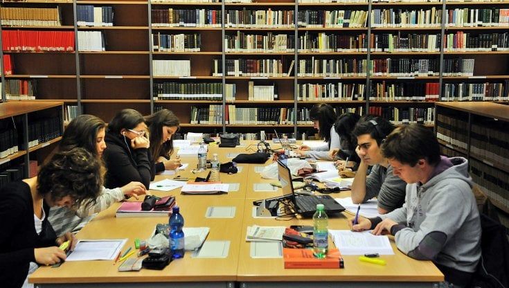 Per gli studenti fuorisede affittare una stanza è sempre più caro. Ecco i costi nelle città