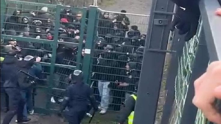 Cancello sfondato e seggiolini divelti, alta tensione a Biella-Varese in serie D: Daspo in arrivo