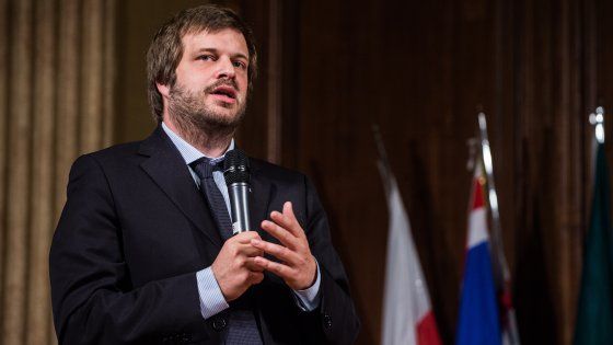 Primarie Milano, Majorino ce l'ha fatta: "Raccolte duemila firme. Emozionato e felice"