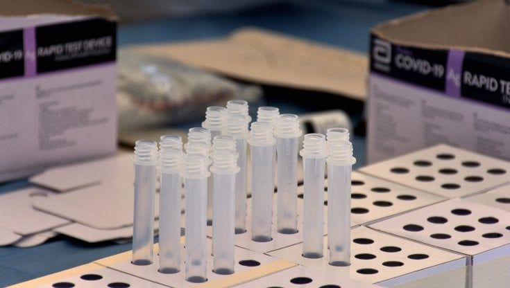 Covid, 1.275 nuovi casi in regione ma calano malati e ricoveri 