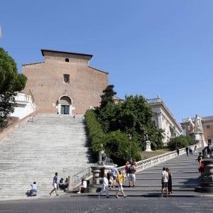 Roma, cronache di quotidiana violenza, belga aggredita sotto al Campidoglio 