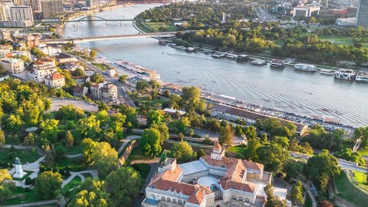 Belgrade, the post-Vucic era: the students’ siege of the regime’s villas