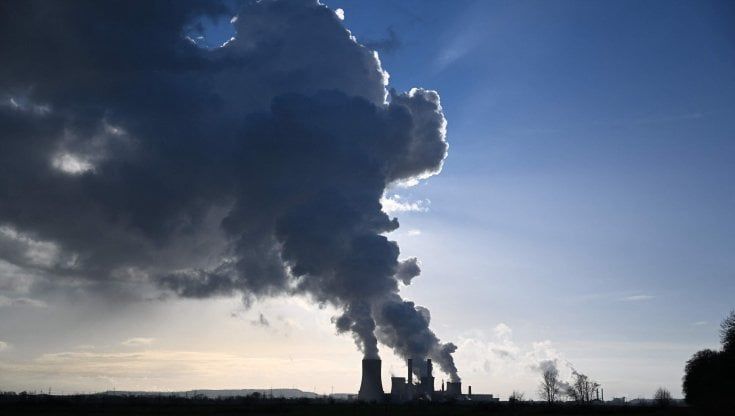 La Cina aumenta la produzione di energia a carbone: più lontani gli impegni sulla riduzione delle emissioni