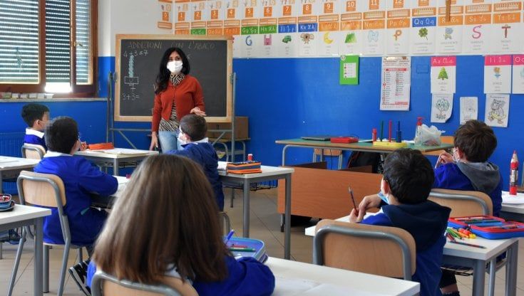 Rientro a scuola, come funziona la quarantena: "Studenti dimostrino vaccinazione per didattica in presenza"