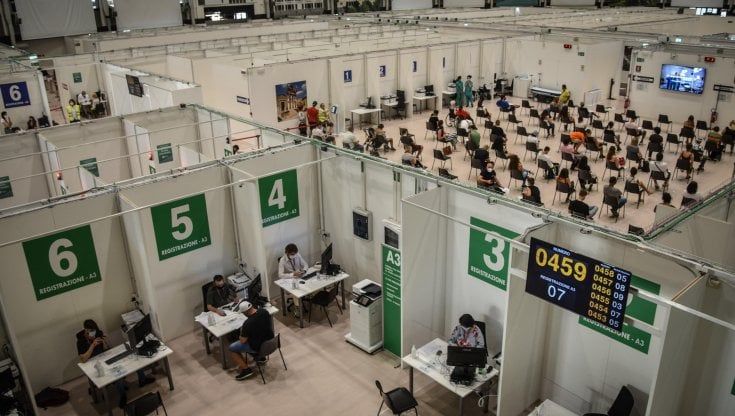 Covid, il bollettino di oggi 17 agosto in Lombardia: 374 nuovi contagi e due vittime