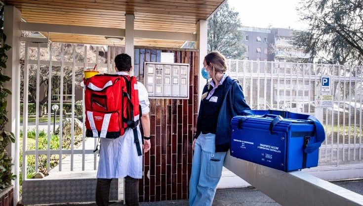 Vaccini antiCovid, la virologa Chironna: "Ripartiamo dai più fragili. È un messaggio di civiltà"