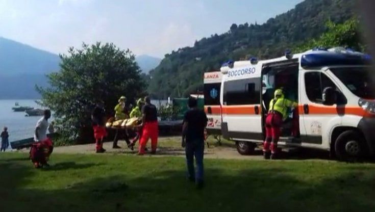Si tuffa nel lago d'Orta, muore a 22 anni sotto gli occhi degli amici