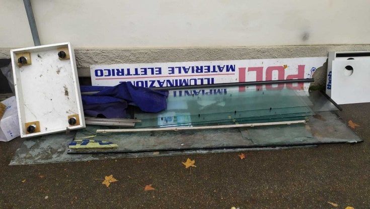 Borgo San Lorenzo, esplosione in un negozio: forse un tentato furto