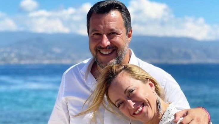 La Sicilia divide la destra: Meloni e Salvini, pace solo nella foto. Lite sul blocco navale
