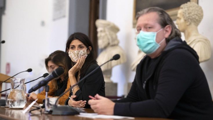Campidoglio, la corte record di Virginia Raggi: quasi cento collaboratori politici: costo 5,3 milioni