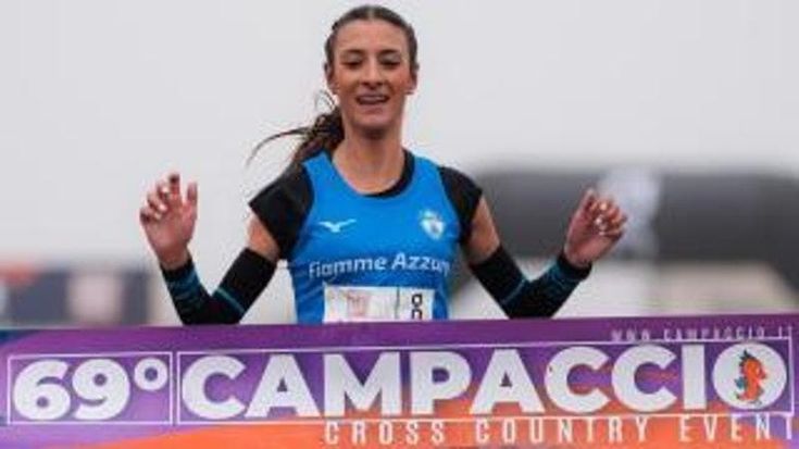 Nadia Battocletti scivola nel fango, si rialza e vince il Campaccio: “Come tornare bambina”