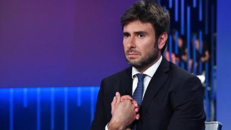 M5S, torna Di Battista e attacca: via il pareggio di bilancio dalla Costituzione