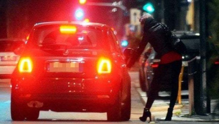 Matera, fa prostituire e violenta la ex, arrestato 26enne