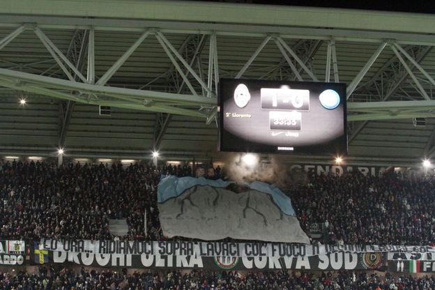 Juventus, gli striscioni razzisti nella curva Scirea