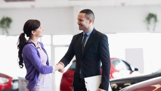 La rivoluzione dei concessionari: non c'è più l'auto, la vetrina è digitale