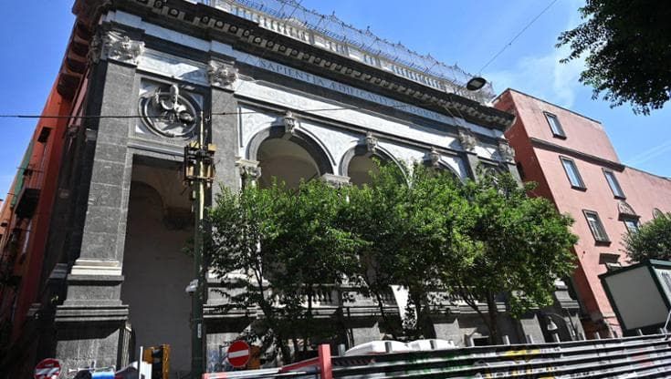 Napoli, chiesa Santa Maria della Sapienza: via i ponteggi dalla facciata del ’600 chiusa da decenni