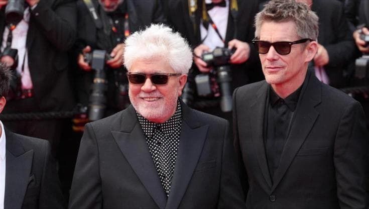 Cannes, sul red carpet i magnifici sette di Pedro Almodóvar